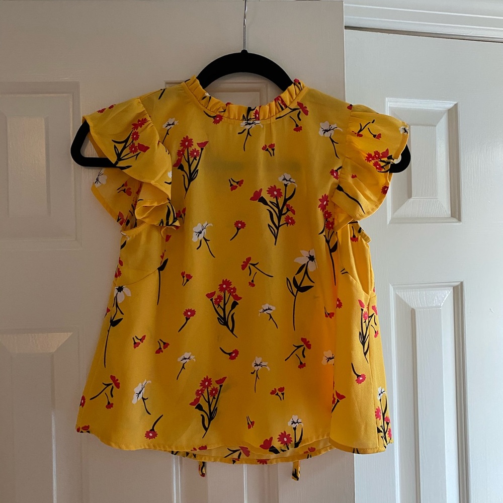 Very cute bright, flowery blouse!